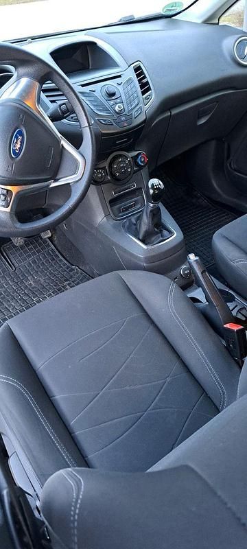 Gebraucht Ford Fiesta Trend 82 PS (60 kW) 2015 Silber Kleinwagen