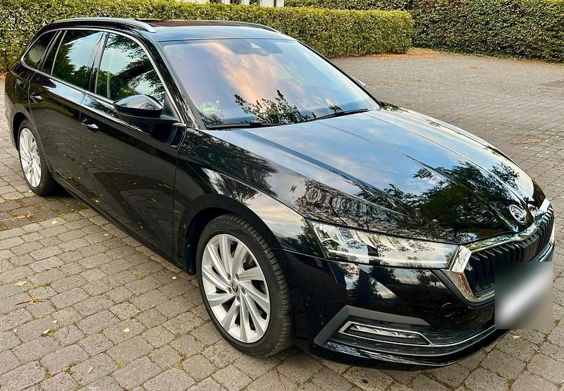 Second-hand Skoda Octavia Style 150 CP (110 kW) 2021 Negru Break