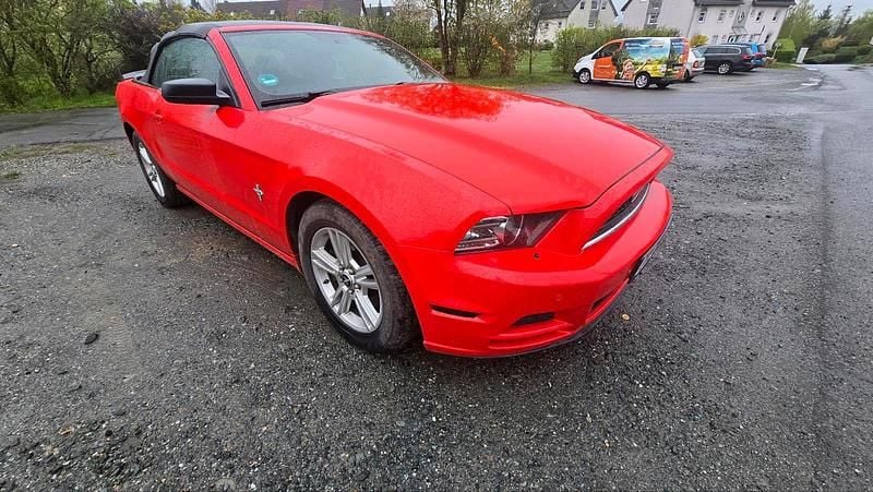Rot Gebraucht 2012 Ford Mustang Cabrio | 11.000 € (Fairer Preis) - Bild 1/4