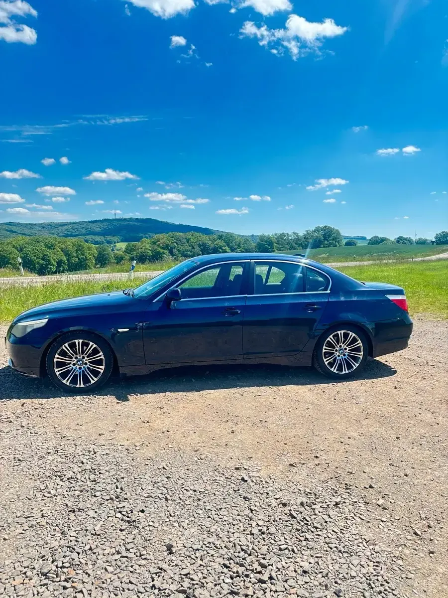 Gebraucht BMW 523 177 PS (130 kW) 2005 Blau Limousine
