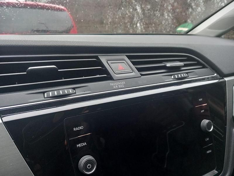 Gebraucht VW Touran Comfortline 116 PS (85 kW) 2020 Weiß Van / Kleinbus