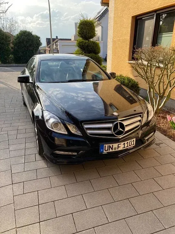Second-hand Mercedes E250 204 CP (150 kW) 2013 Negru Coupe