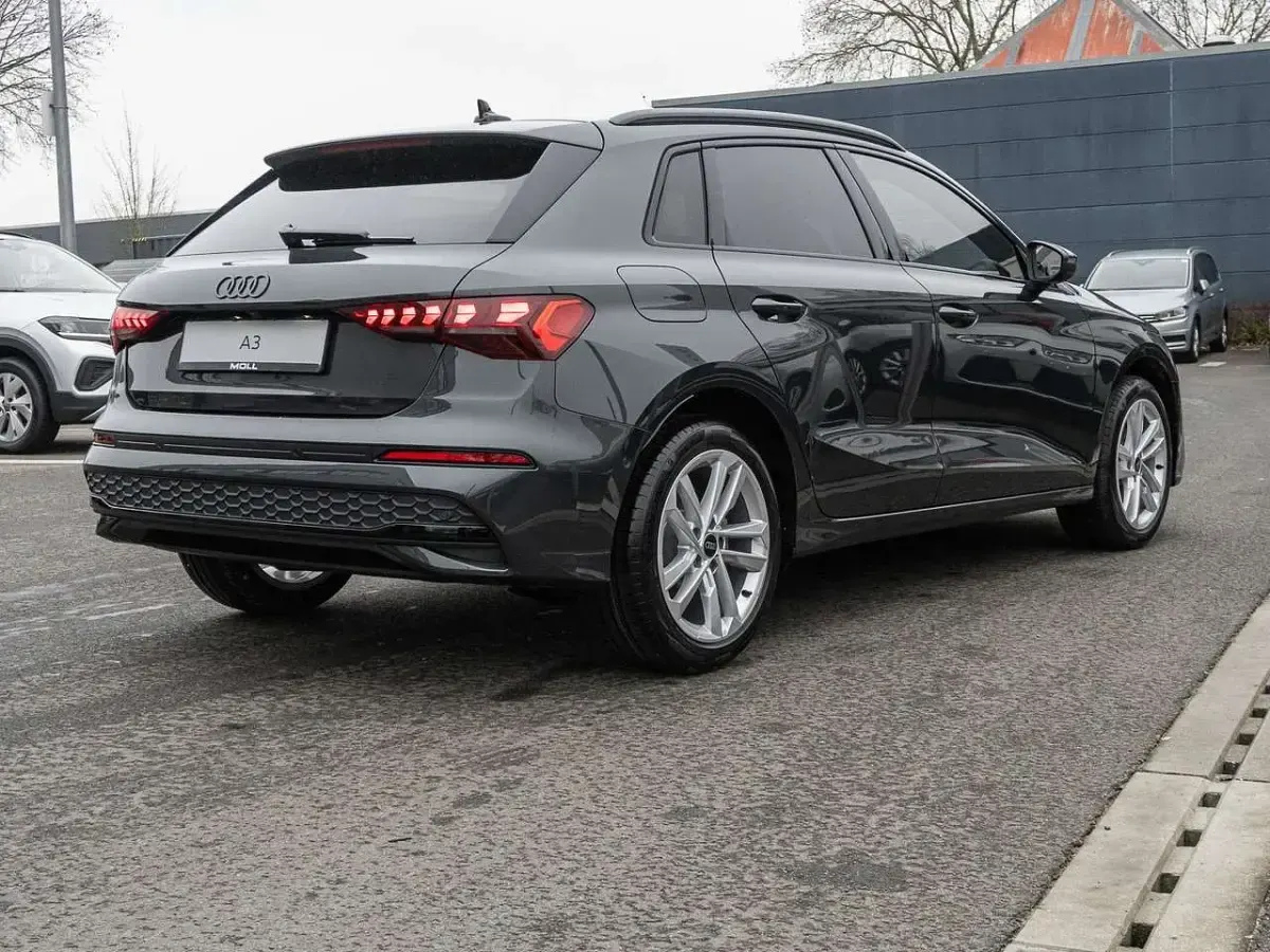 Ny Audi A3 Advanced 150 HK (110 kW) 2025 Grå Sedan