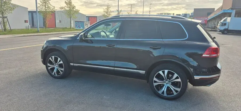 Gebraucht VW Touareg Exclusive 262 PS (192 kW) 2015 Blau SUV