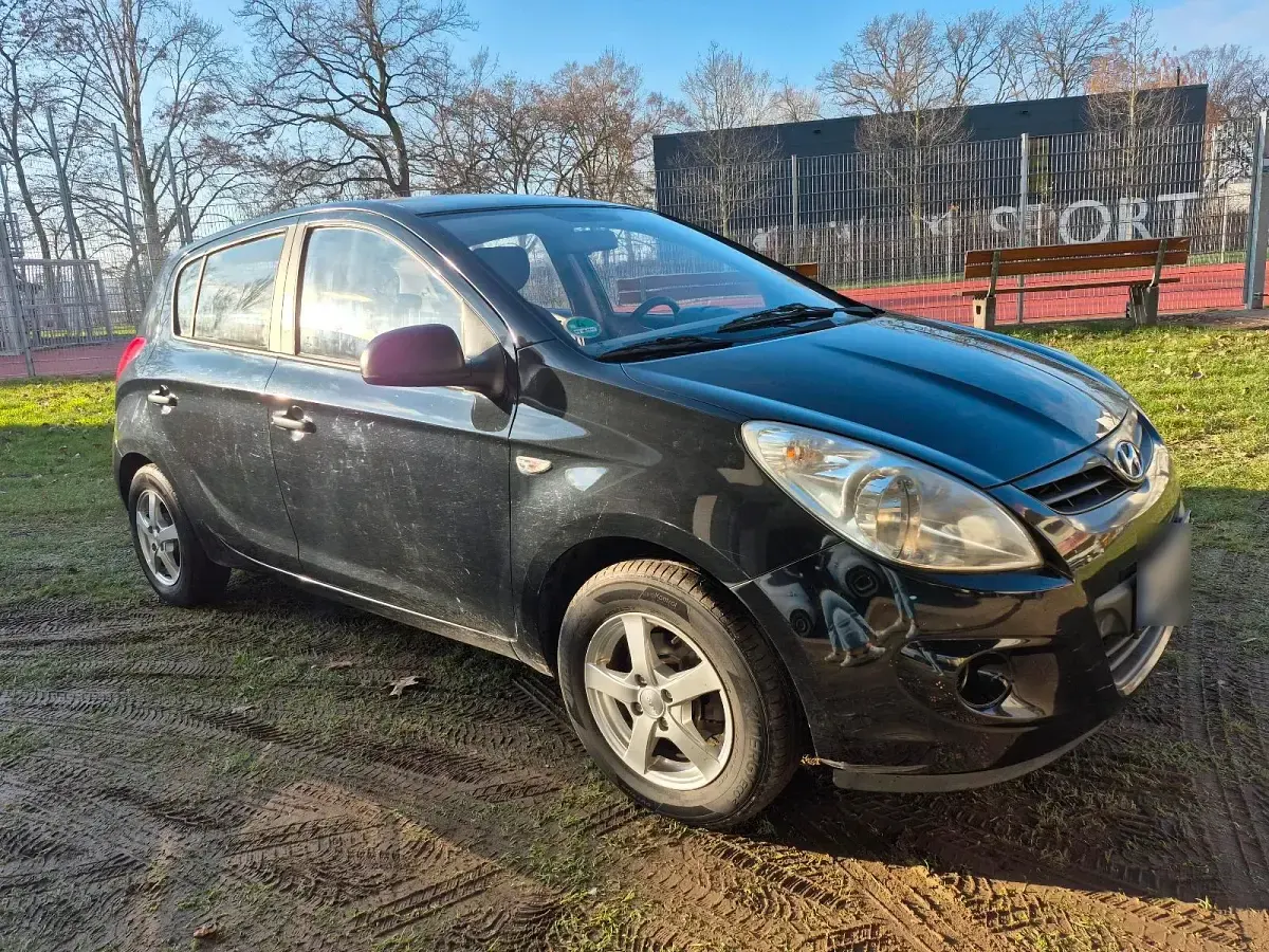 Gebraucht Hyundai i20 78 PS (57 kW) 2009 Schwarz Kleinwagen