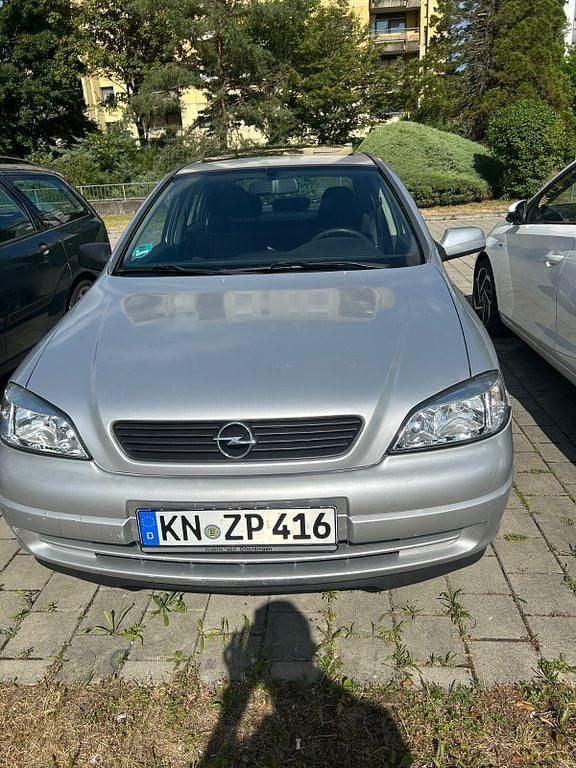 Grau Gebraucht 2001 Opel Astra Limousine | 1.400 € (Fairer Preis) - Bild 1/4