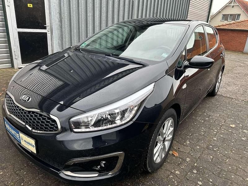 Gebraucht Kia Ceed Edition 7 99 PS (72 kW) 2018 (1k) zilinaschwarz met. Kleinwagen
