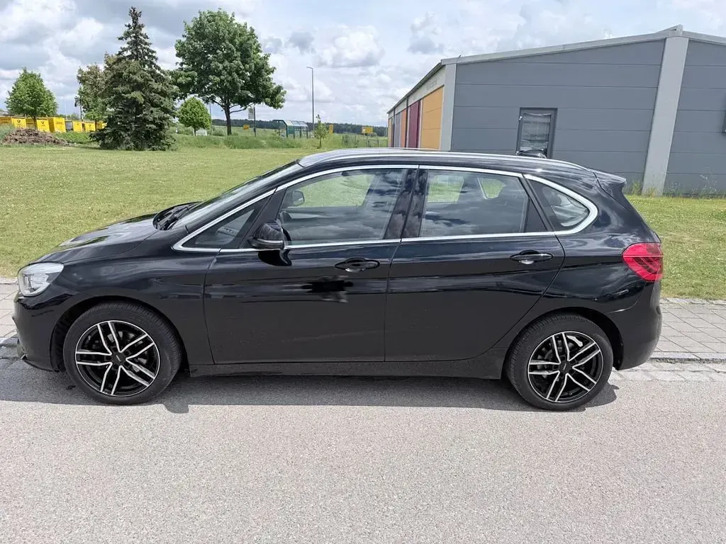 Używany BMW 218 Basis 150 KM (110 kW) 2015 Czarny Kombi