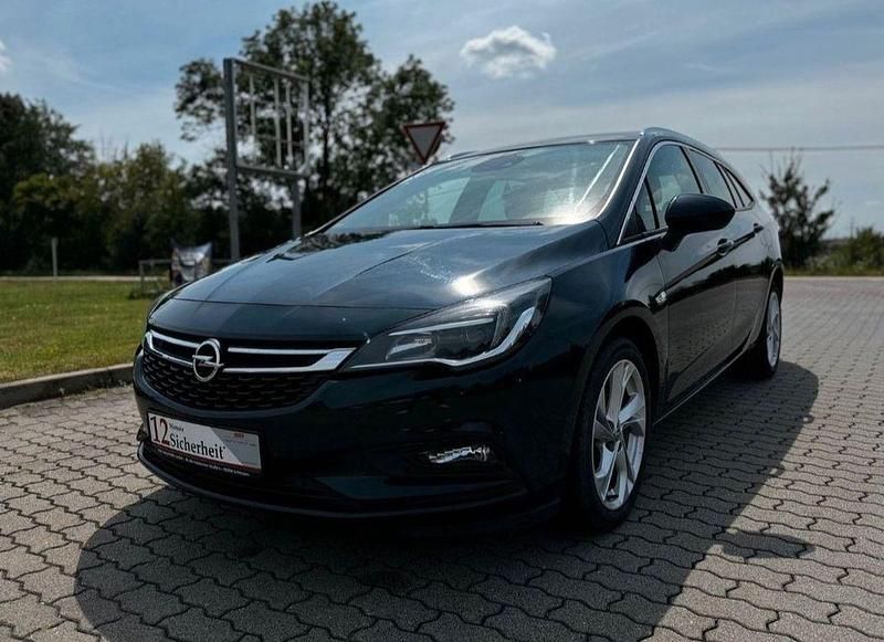 Grün Gebraucht 2017 Opel Astra Dynamic Kombi | 10.999 € (Fairer Preis) - Bild 1/4