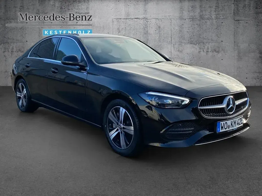 Gebraucht Mercedes C300e Avantgarde 197 PS (144 kW) 2025 Schwarz Limousine