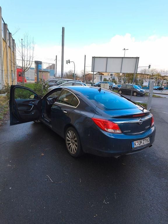 Usado Opel Insignia Eco 194 HP (142 kW) 2012 Azul Sedan