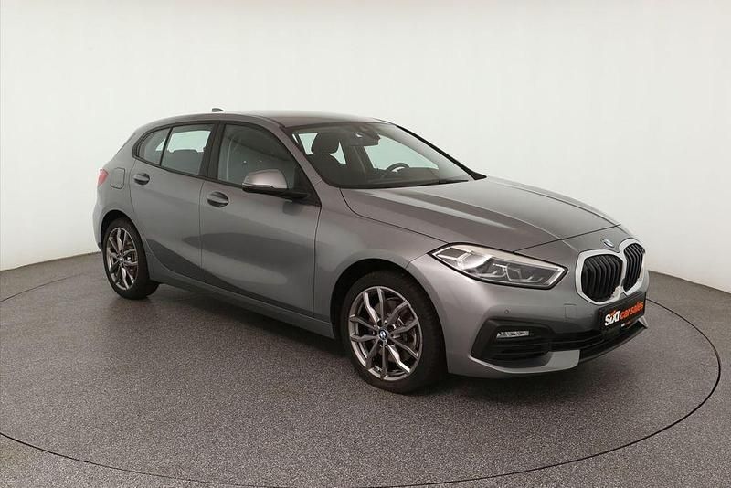 Grau Gebraucht 2023 BMW 120 Advantage Kleinwagen | 20.659 € (Guter Preis) - Bild 1/4