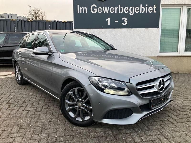 Silber Gebraucht 2015 Mercedes C220 Exclusive Limousine | 12.900 € (Superpreis) - Bild 1/4
