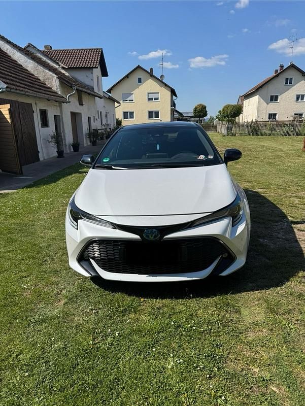 Weiß Gebraucht 2022 Toyota Corolla Team Limousine | 24.000 € (Fairer Preis) - Bild 1/4