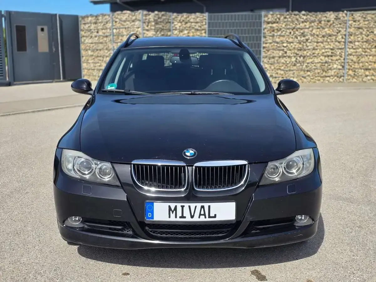 Gebraucht BMW 320 150 PS (110 kW) 2005 Black sapphire metallic Kombi