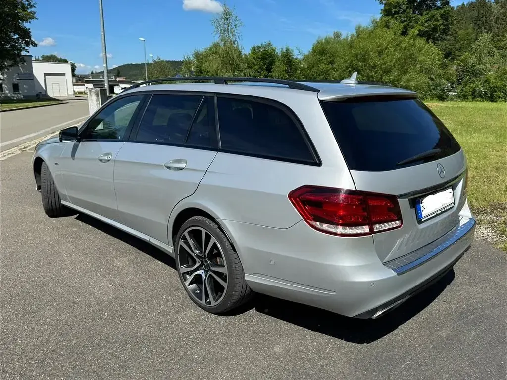 Gebraucht Mercedes E250 204 PS (150 kW) 2015 Silber Kombi