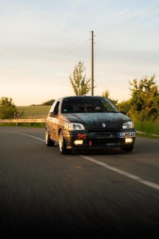 Andere außenfarben Gebraucht 1996 Renault Clio R.S. Kleinwagen | 2.500 € - Bild 1/4