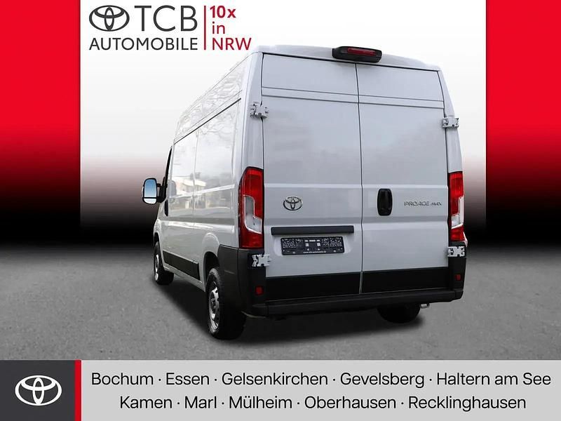 Gebraucht Toyota Proace H2 140 PS (102 kW) 2024 Weiß Van / Kleinbus