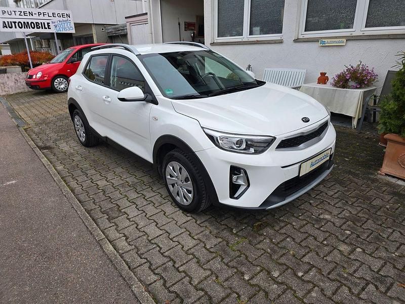 Weiß Gebraucht 2021 Kia Stonic Edition 7 SUV | 12.898 € (Superpreis) - Bild 1/4