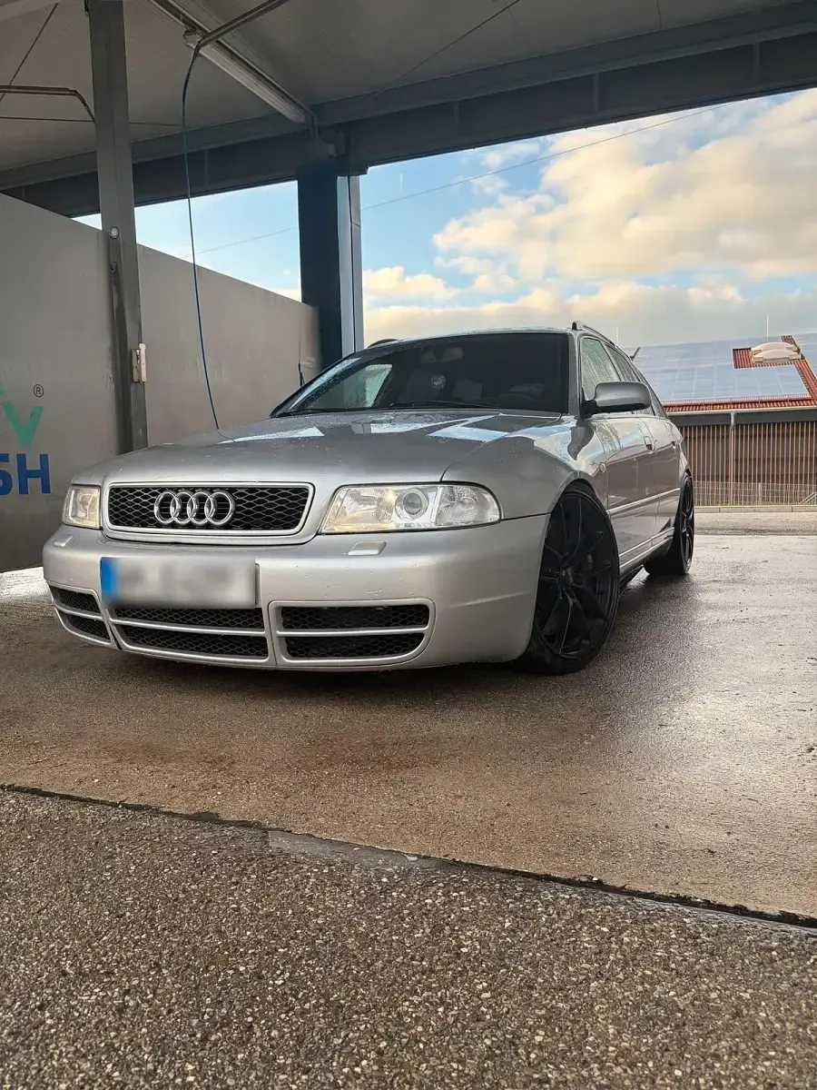 Używany Audi S4 450 KM (330 kW) 2000 Srebrny Kombi