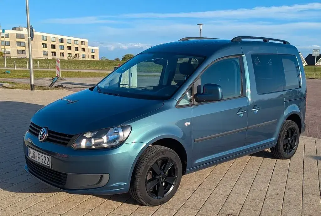Używany VW Caddy 140 KM (102 kW) 2015 Zielony Minivan