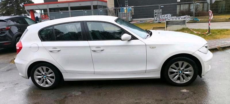 Gebraucht BMW 116 122 PS (89 kW) 2009 Weiß Kleinwagen