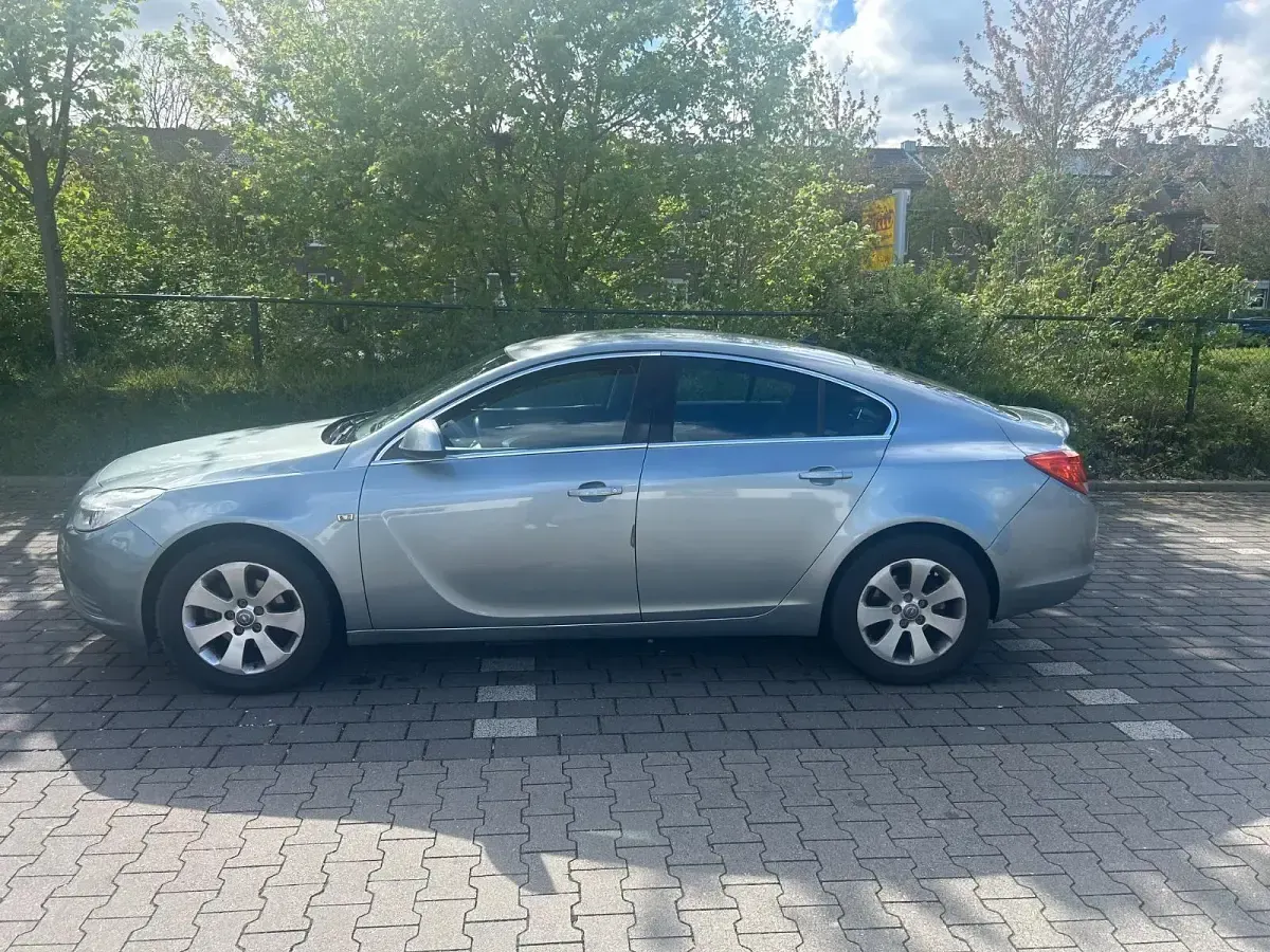 Gebraucht Opel Insignia 131 PS (96 kW) 2012 Grau Limousine