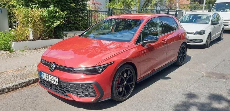 Rot Gebraucht 2024 VW Golf VIII GTI Limousine | 41.000 € (Guter Preis) - Bild 1/4
