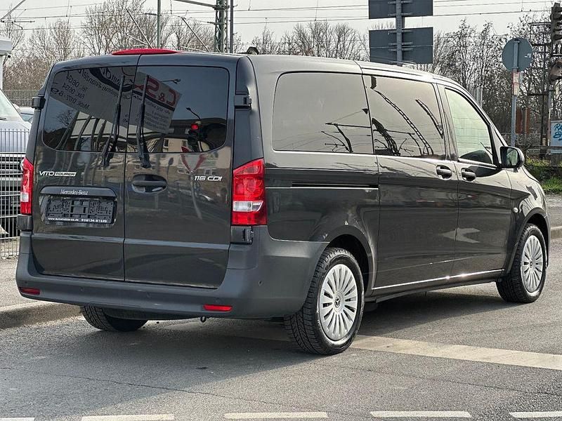 Gebraucht Mercedes Vito 163 PS (119 kW) 2022 Grau Van