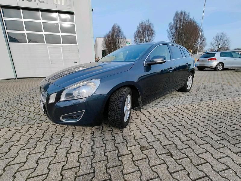 Gebraucht Volvo V60 163 PS (119 kW) 2011 Schwarz Kombi