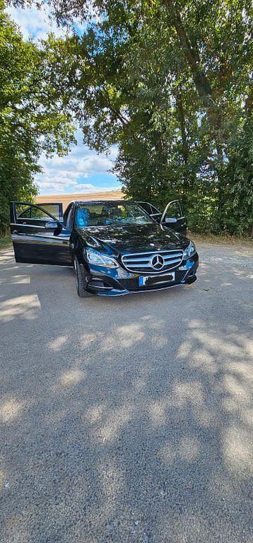 Schwarz Gebraucht 2014 Mercedes E200 Avantgarde Limousine | 17.500 € (Teuer) - Bild 1/4