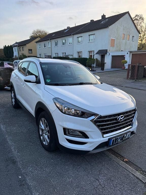 Weiß Gebraucht 2019 Hyundai Tucson Trend SUV | 19.490 € (Guter Preis) - Bild 1/4