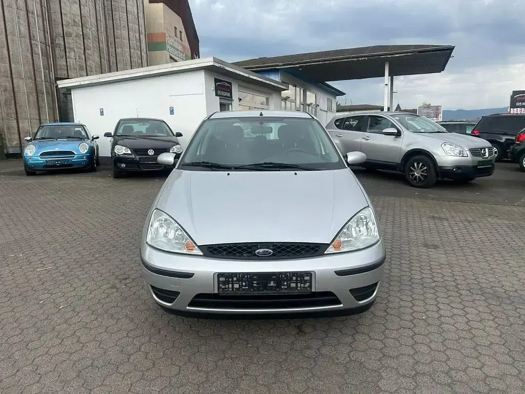 Second-hand Ford Focus Viva 101 CP (74 kW) 2004 Argintiu Berlinǎ