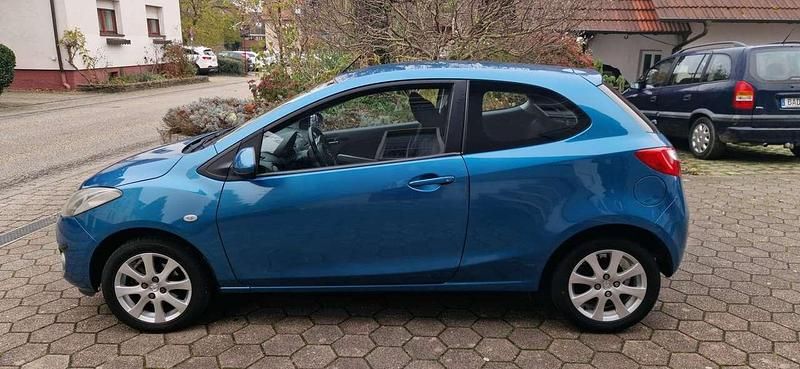 Blau Gebraucht 2011 Mazda 2 Limousine | 2.700 € (Guter Preis) - Bild 1/4