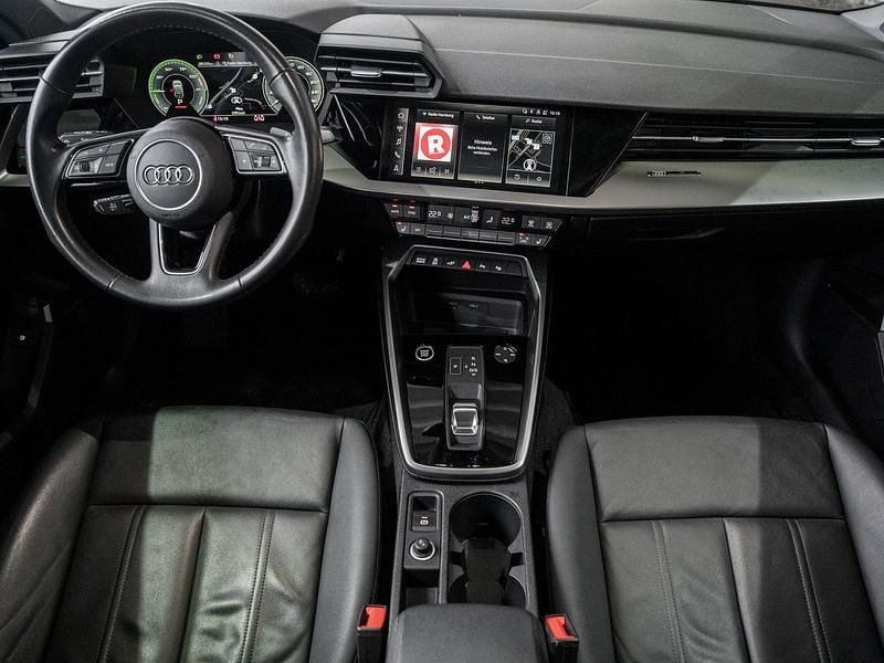 Gebraucht Audi A3 Sportback e-tron 204 PS (150 kW) 2022 Schwarz Kleinwagen