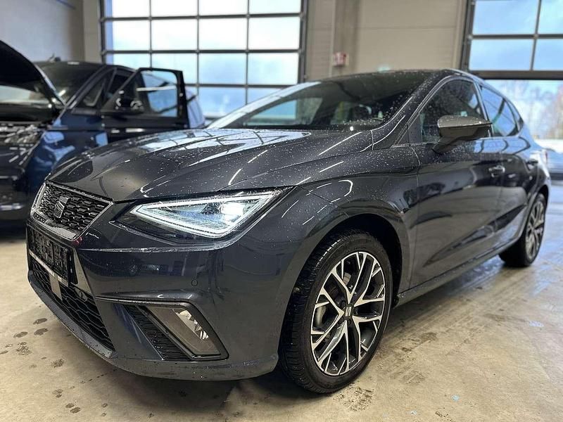 Grau Gebraucht 2024 Seat Ibiza XCELLENCE Limousine | 18.200 € (Guter Preis) - Bild 1/4