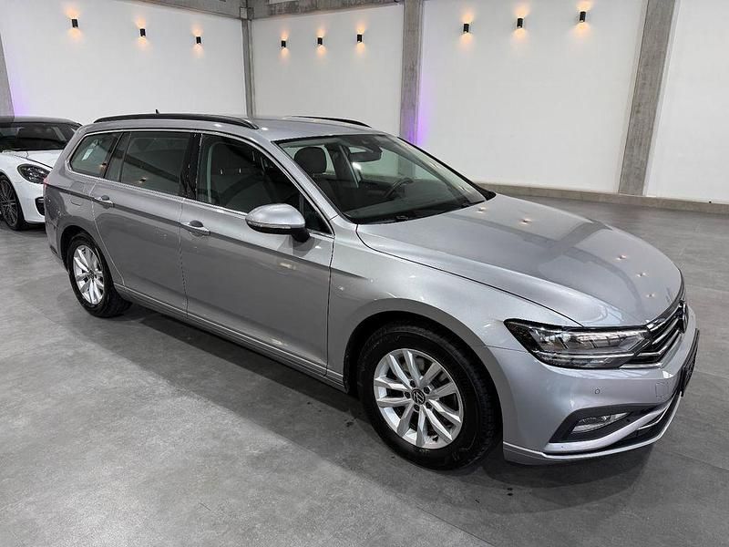 Gebraucht VW Passat Business 150 PS (110 kW) 2022 Silber Kombi