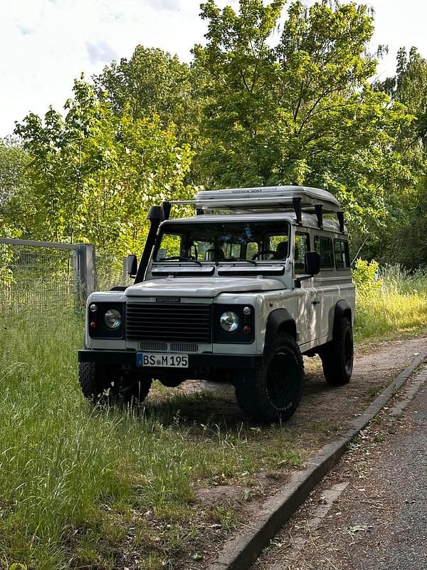 Weiß Gebraucht 2001 Land Rover Defender SUV | 23.000 € (Fairer Preis) - Bild 1/4