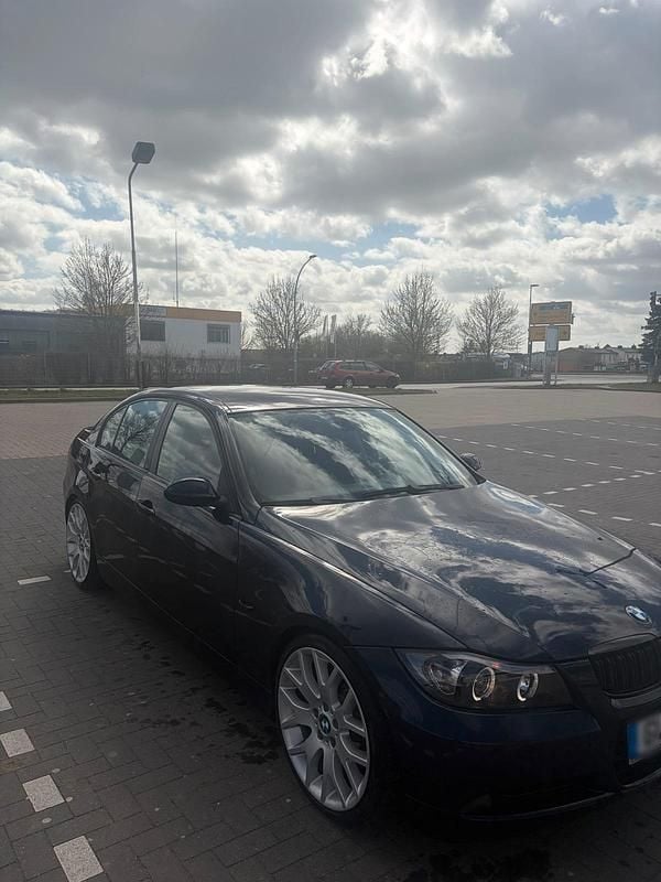 Gebraucht BMW 320 150 PS (110 kW) 2007 Blau Limousine