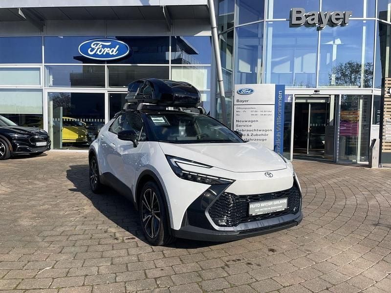Neu Toyota C-HR Lounge 223 PS (164 kW) 2025 Platinumweiss perleffekt/schwa SUV