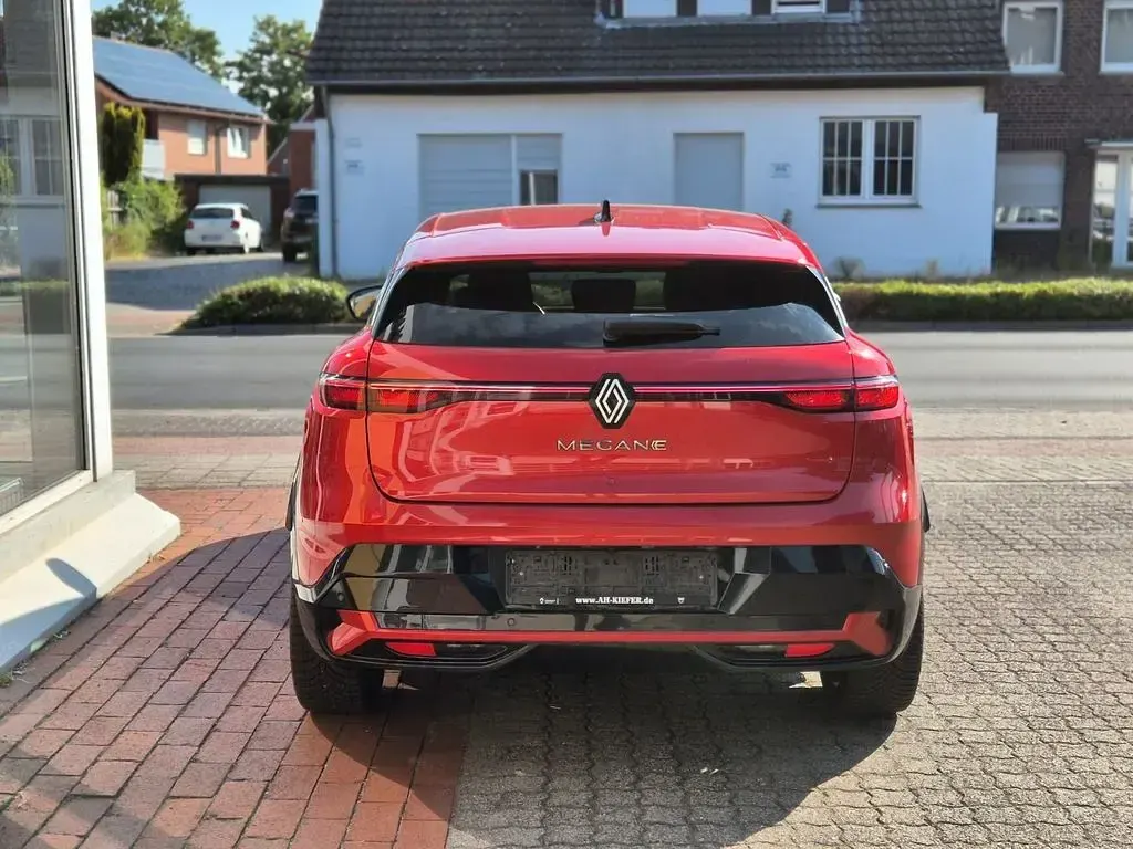 Gebraucht Renault Megane E-Tech Techno 160 kW (218 PS) 2022 Dezirrot Limousine