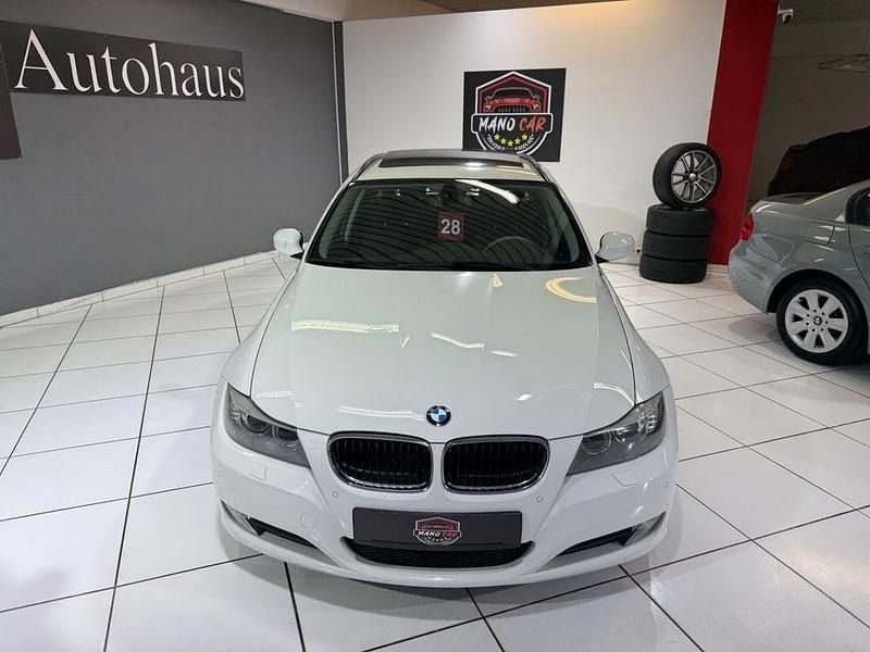 Weiß Gebraucht 2012 BMW 318 Comfort Edition Kombi | 6.999 € (Guter Preis) - Bild 1/4