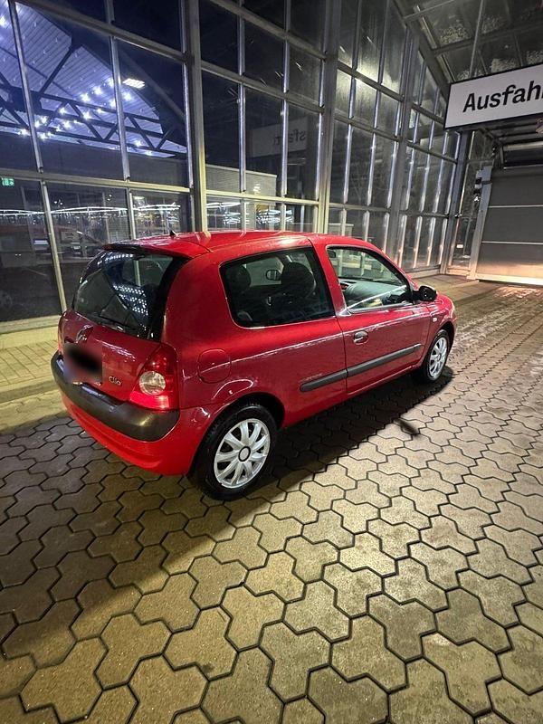 Gebraucht Renault Clio II 60 PS (44 kW) 2005 Rot Limousine