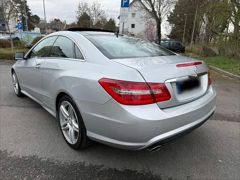 Gebraucht Mercedes E350 AMG 231 PS (169 kW) 2010 Silber Coupé