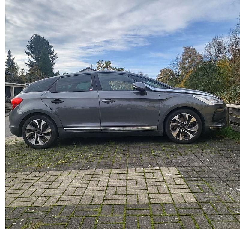 Grau Gebraucht 2013 Citroën DS5 So Chic Kleinwagen | 11.490 € (Etwas zu teuer) - Bild 1/1