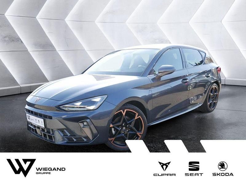 Magnetic grau Gebraucht 2025 Cupra Leon Limousine | 39.938 € (Teuer) - Bild 1/4