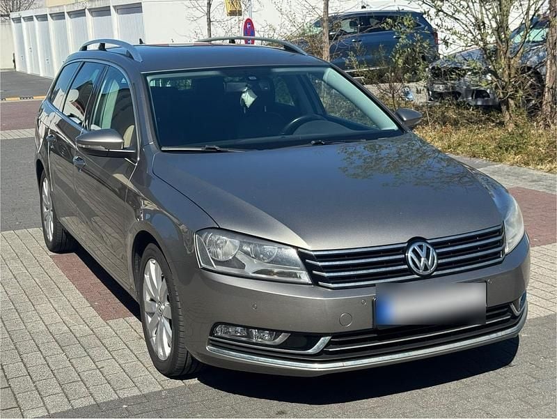 Gebraucht VW Passat Highline 140 PS (102 kW) 2013 Braun Kombi