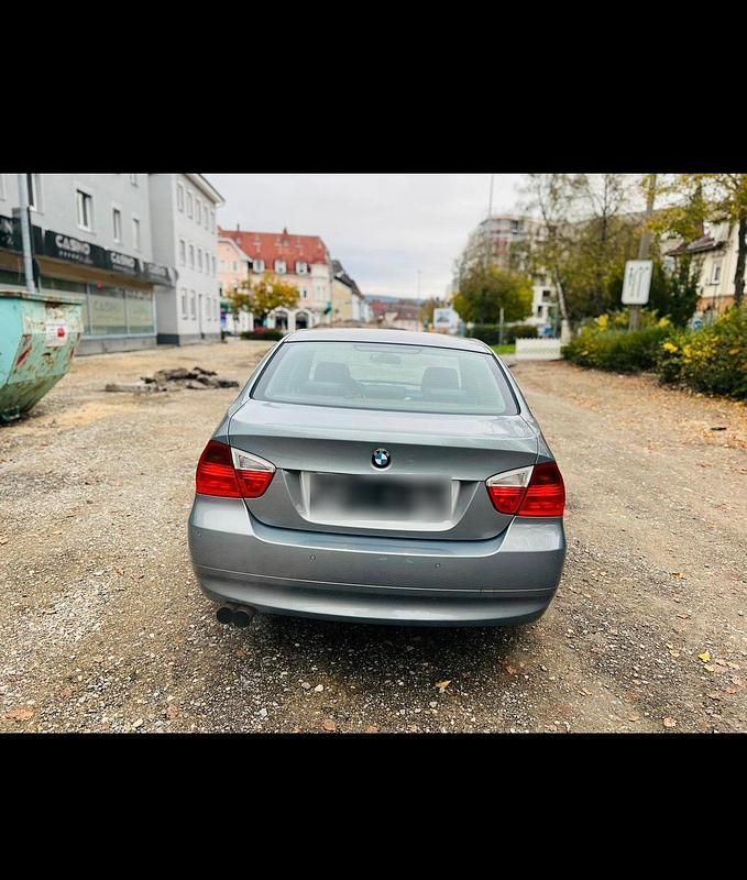 Gebraucht BMW 325 218 PS (160 kW) 2006 Blau Limousine