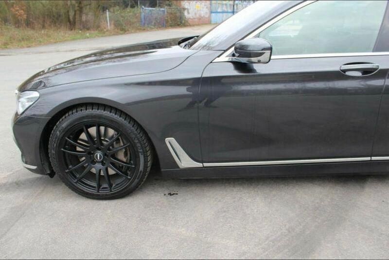 Gebraucht BMW 750L Executive 400 PS (294 kW) 2016 Schwarz Limousine