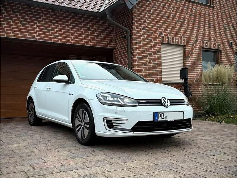 Weiß Gebraucht 2017 VW e-Golf Kleinwagen | 13.200 € (Fairer Preis) - Bild 1/4